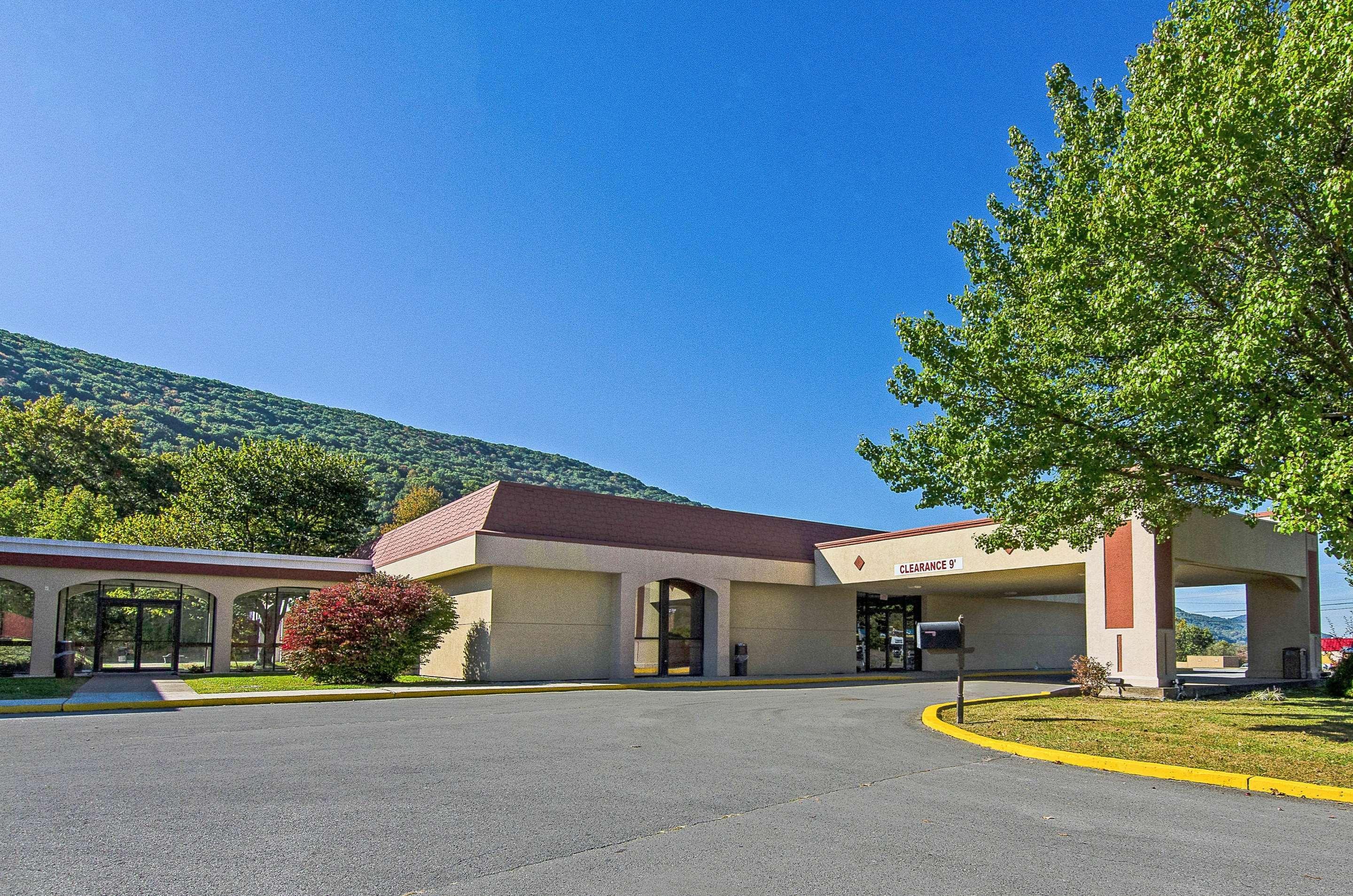 Econo Lodge Inn & Suites Norton Buitenkant foto