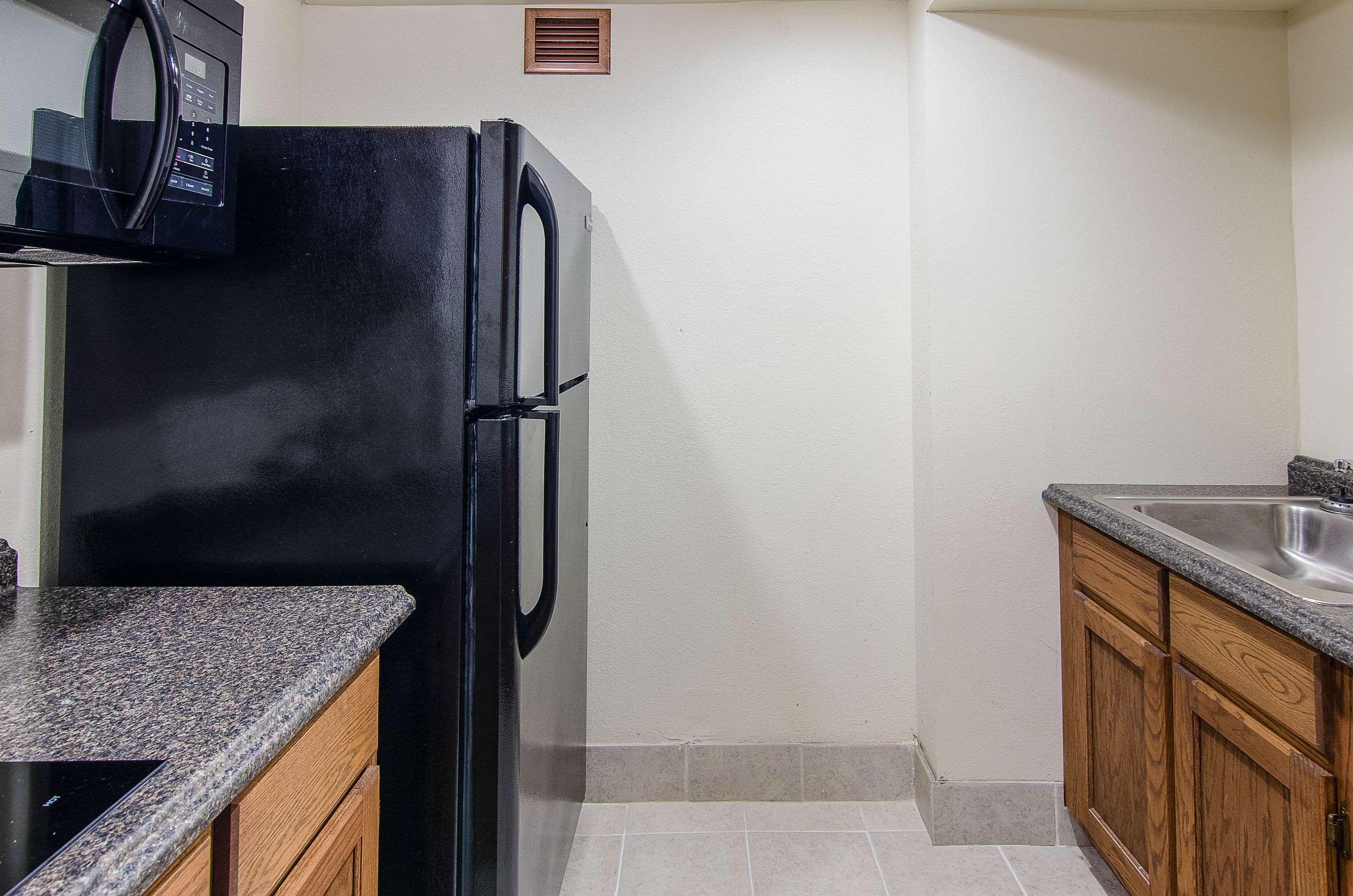 Econo Lodge Inn & Suites Norton Buitenkant foto