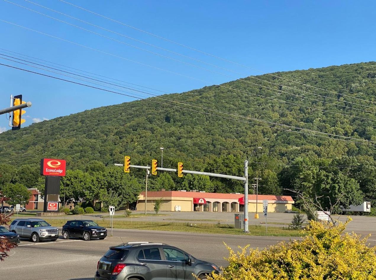 Econo Lodge Inn & Suites Norton Buitenkant foto