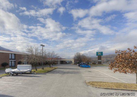Econo Lodge Inn & Suites Norton Buitenkant foto