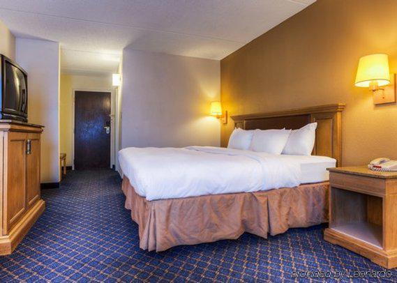 Econo Lodge Inn & Suites Norton Buitenkant foto
