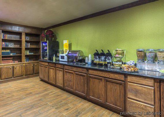 Econo Lodge Inn & Suites Norton Buitenkant foto