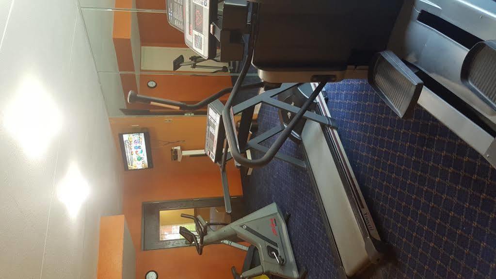 Econo Lodge Inn & Suites Norton Buitenkant foto